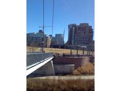 Denver, pohled z Highland Pedestrian Bridge na Millenium Pedestrian Bridge (zobrazeno 43x)