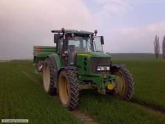 N-Sensor s rozmetadlem Amazone na traktoru John Deere (zobrazeno 134x)